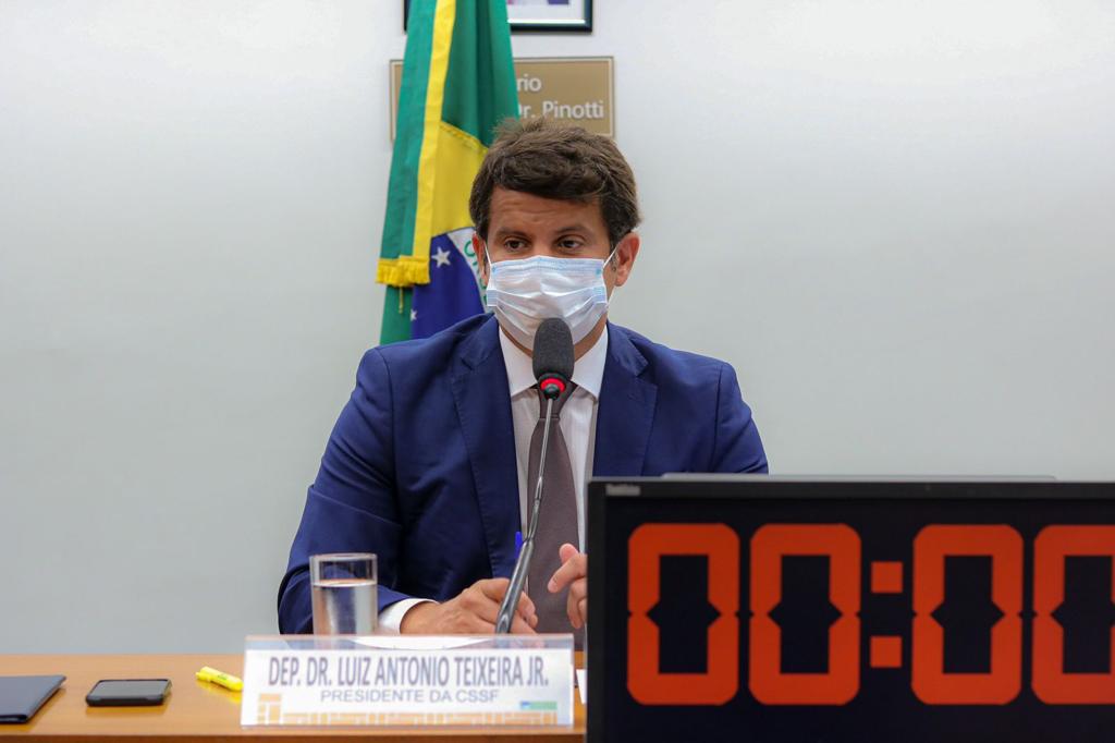 Comprovante de vacina: Dr. Luizinho propõe exigência para entrar no País